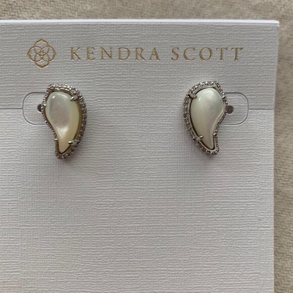 Kendra Scott Temple Silver Stud earrings - Picture 1 of 3